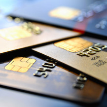 Hohe Sollzinsen bei Kreditkarten trotz niedrigem Leitzins