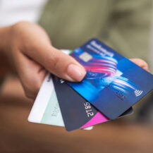 Kreditkartenzahl sinkt während Nutzung steigt